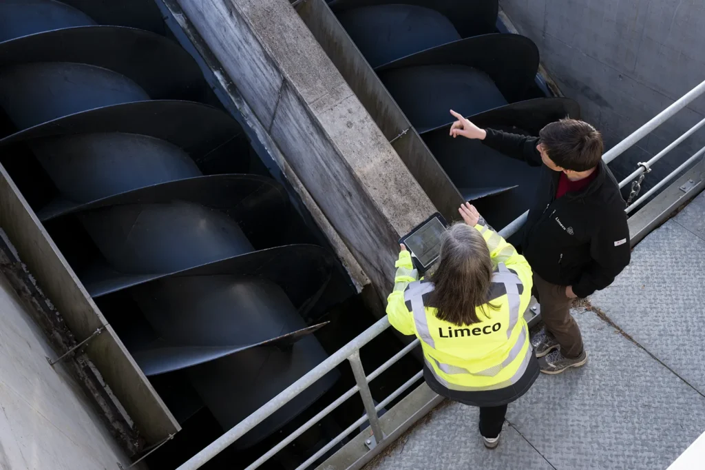 Versickerung von Regenwasser vor Ort heisst: weniger Wasser in der Kanalisation, weniger Zufluss zur ARA